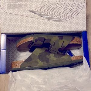 Birkenstock Arizona Soft Footbed in Camo Desert Soil